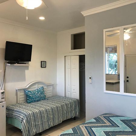 The Oasis Retreat Apartment Насау Екстериор снимка