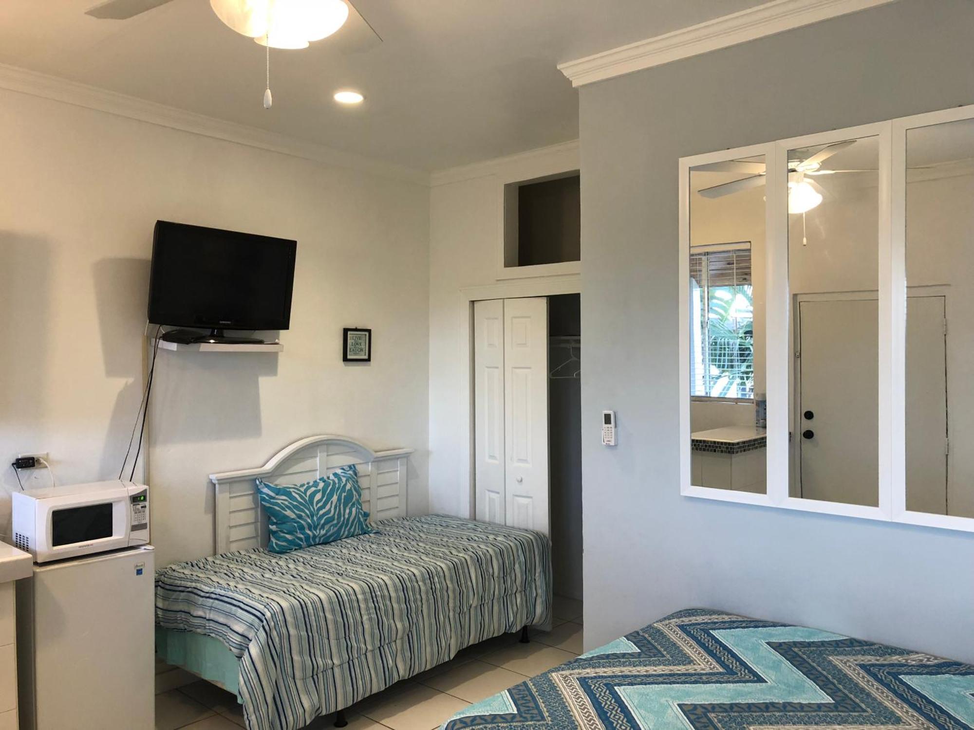 The Oasis Retreat Apartment Насау Екстериор снимка