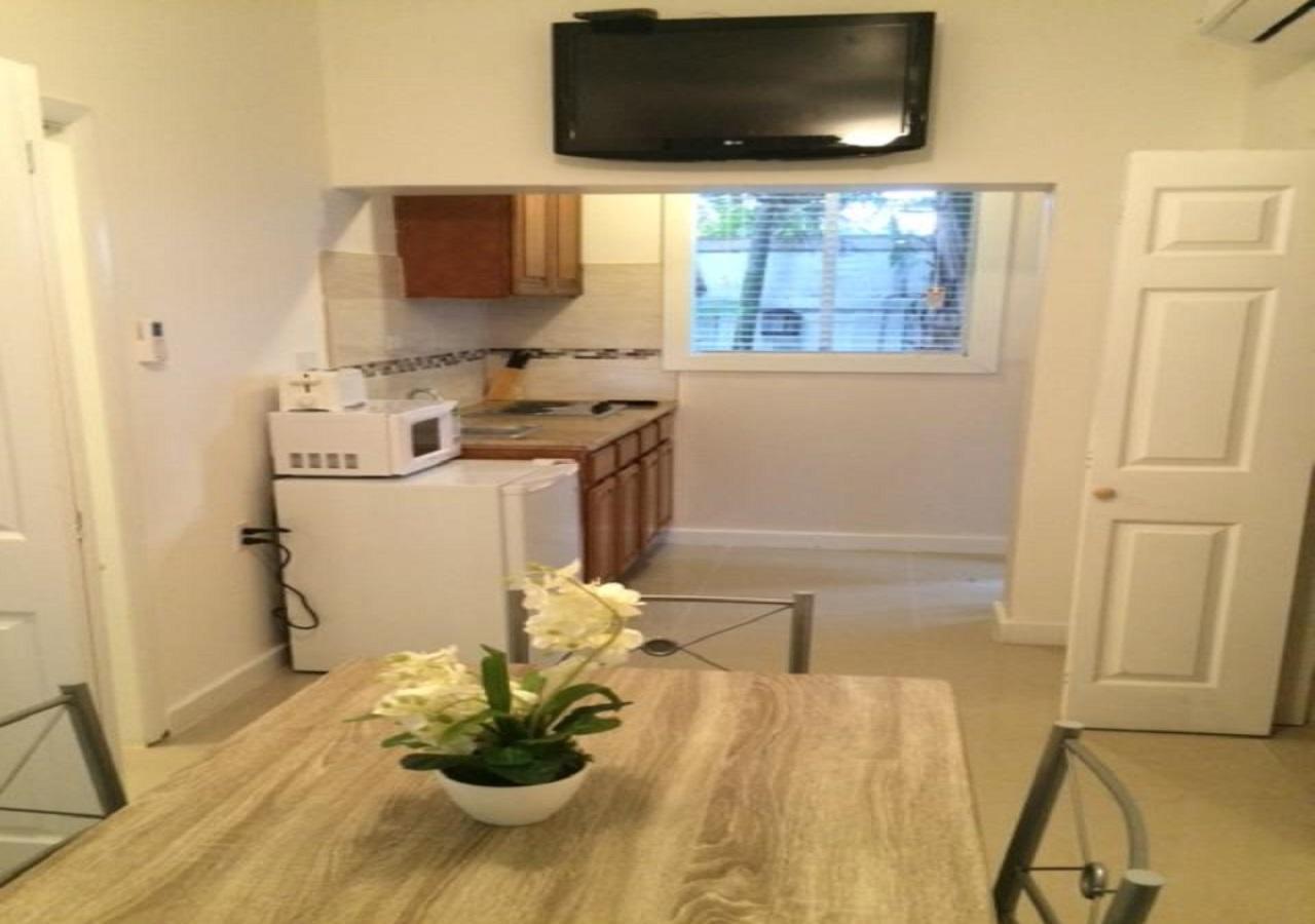 The Oasis Retreat Apartment Насау Екстериор снимка