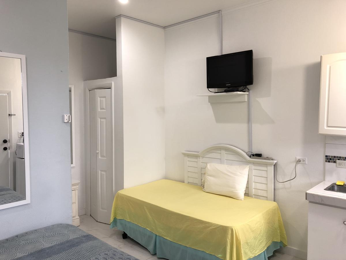 The Oasis Retreat Apartment Насау Екстериор снимка
