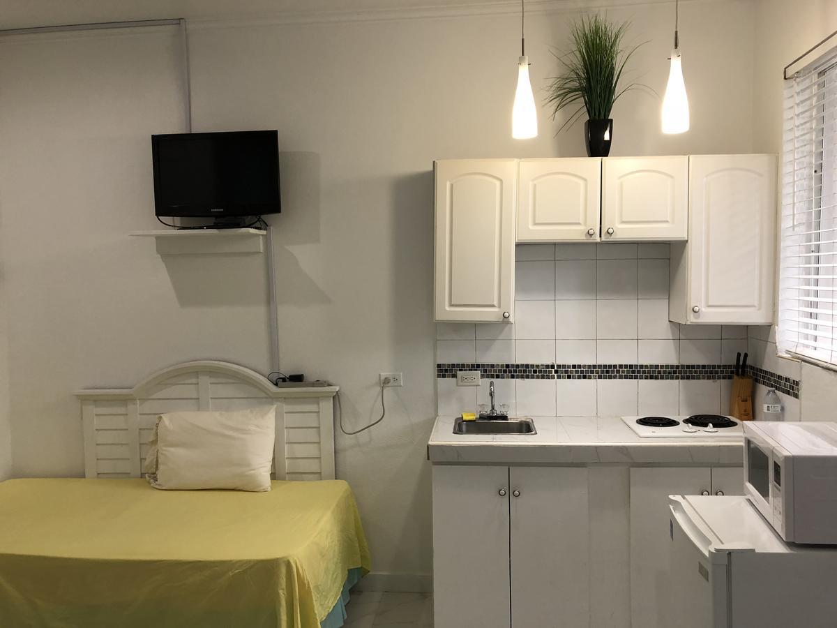 The Oasis Retreat Apartment Насау Екстериор снимка