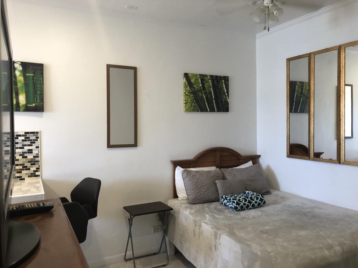 The Oasis Retreat Apartment Насау Екстериор снимка